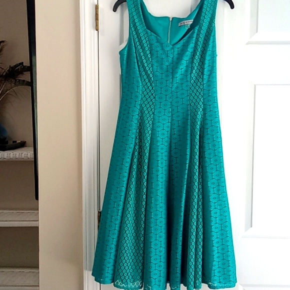 Dress  Danny and Nicole - Picture 1 of 4